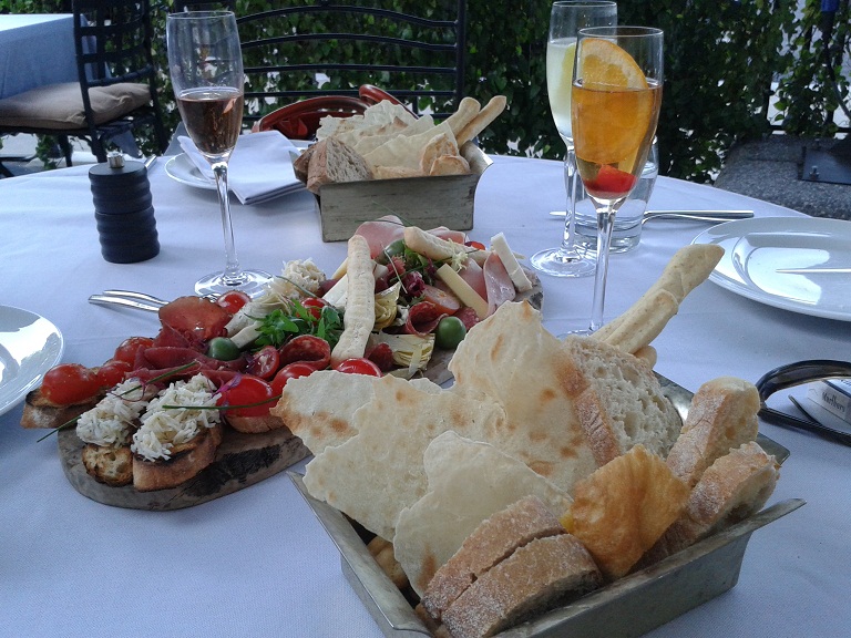 Baglioni Baglioni hotel London terrace cocktails and bread