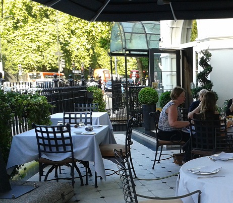 aperitivo bar london Baglioni hotel London terrace tables
