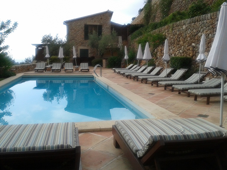 swimming pool at La Residencia