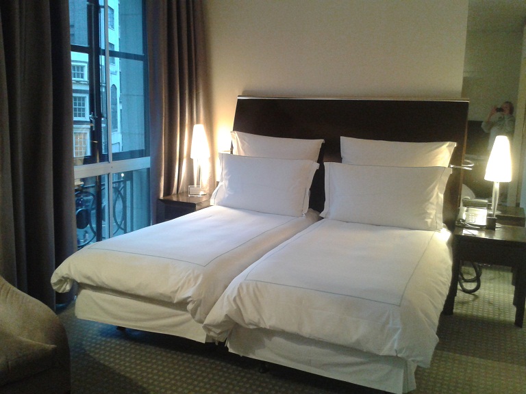 one aldwych twin bed room