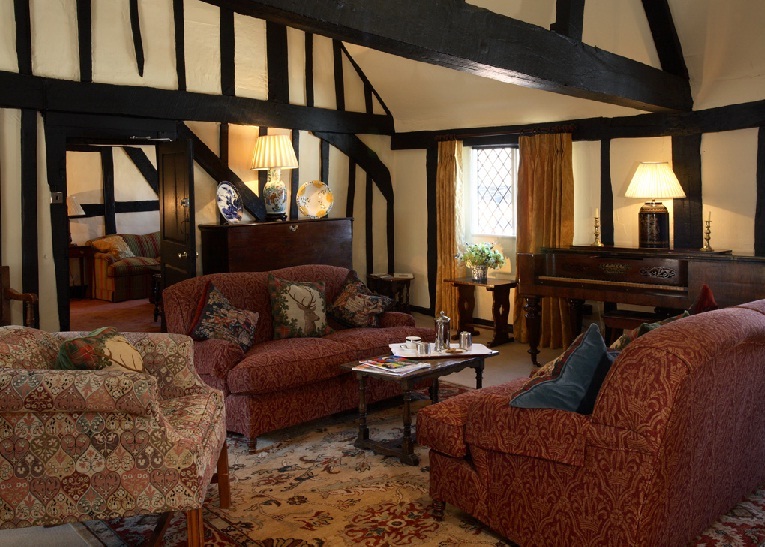 spread eagle hotel midhurst queen's suite lounge