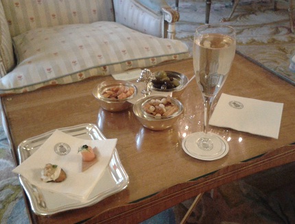 Pre-dinner drink and nibbles in the morning room