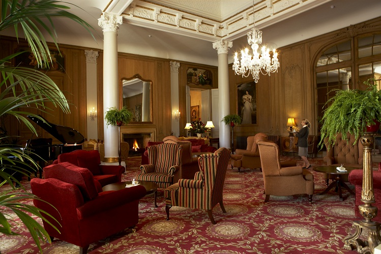 luton hoo hotel and spa lounge at Luton Hoo