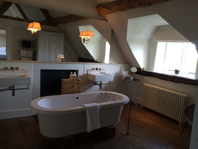 barnsley house bathroom with bath