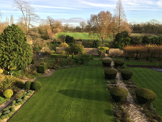 barnsley house gardens designed by Rosemary Verey