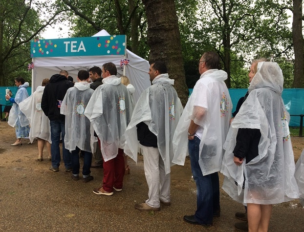 Patron's Lunch queue for tea