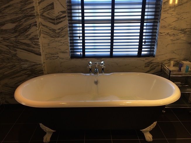  Bloomsbury hotel London roll top bath 