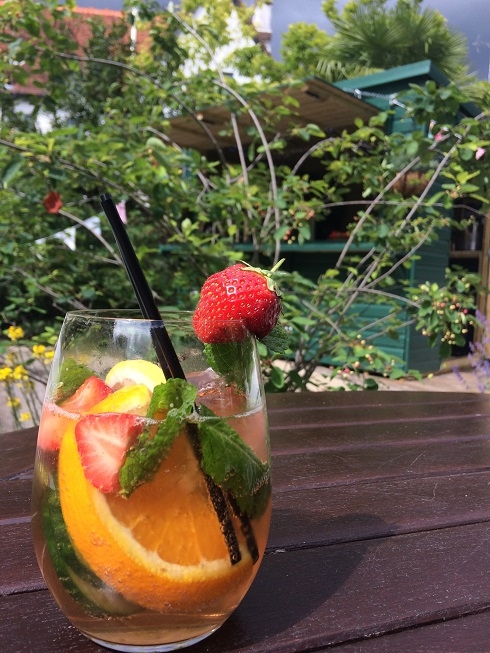 bel and the dragon cookham review bel and the dragon cookham drink in the beer garden