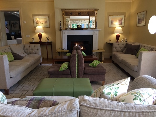 guest lounge at park house hotel west sussex