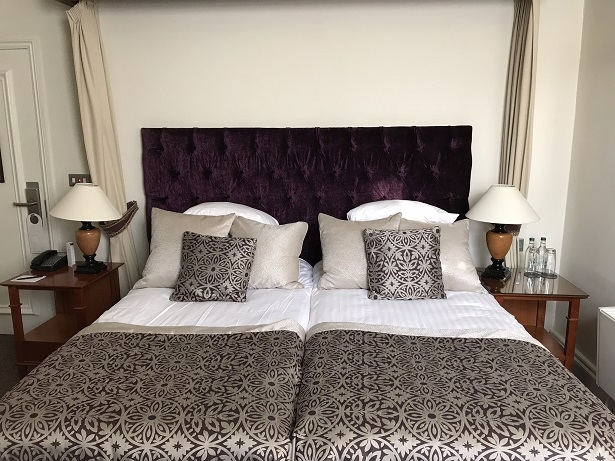 twin beds at brandshatch place hotel