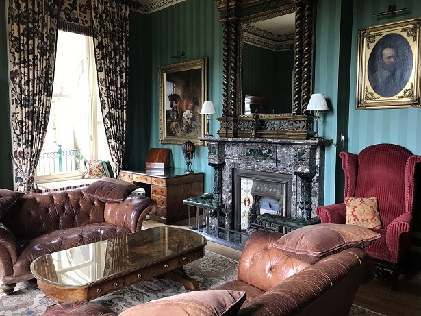 smaller lounge at Kilworth House hotel