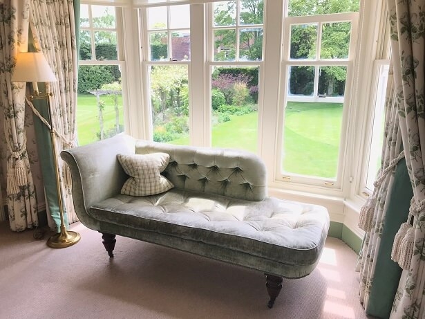 chaise-longue window seat