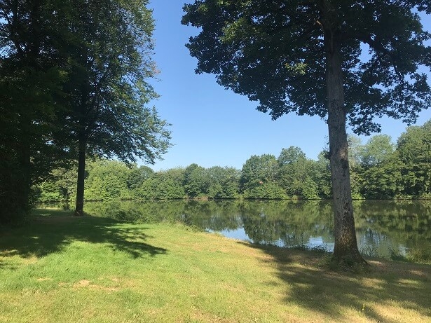 There is a lake hidden in the grounds at La Groirie
