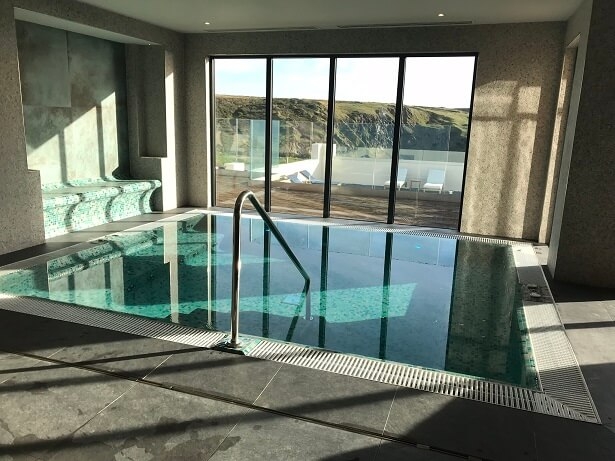 mullion cove spa indoor plunge pool