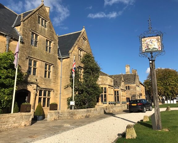 Lygon Arms Broadway in the sunshine