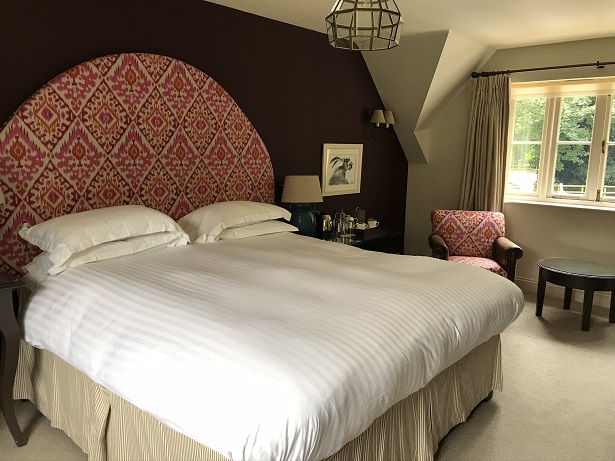 the hare and hounds tetbury bedroom