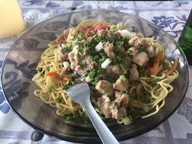 Mauritians also love noodles which can be 'mine bouille' (boiled noodles) or 'mine frite' (fried noodles)