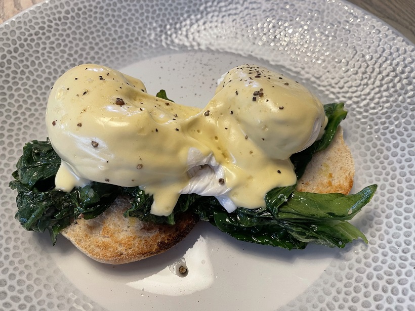 Eggs Florentine breakfast Bel & The Dragon Odiham