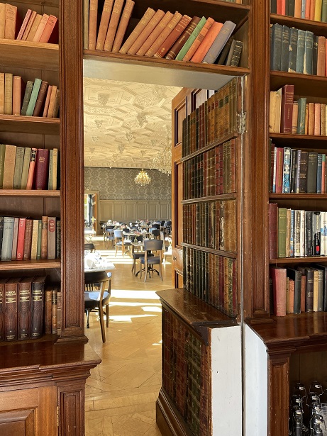 Next door is the charming Library room with its secret corner doors through the bookcase and an enormous mirror which, the hotel’s general manager informed me, used to belong to Lewis Carroll and thus inspired his classic tale, Alice through the Looking Glass.