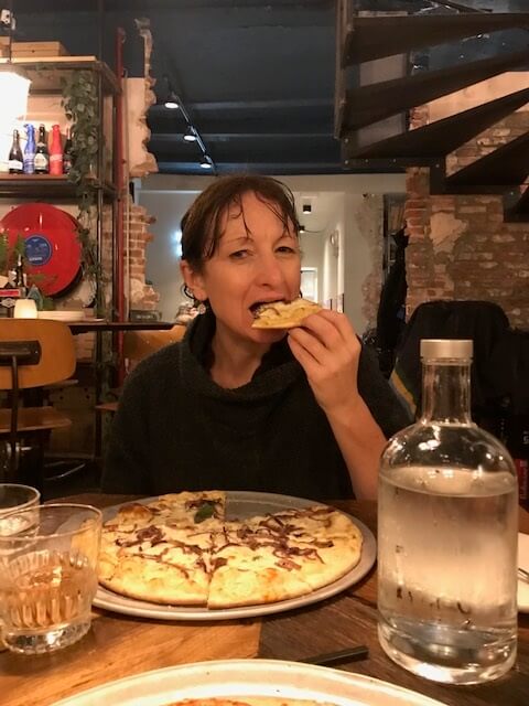 eating pizza in Otomat in Bruges