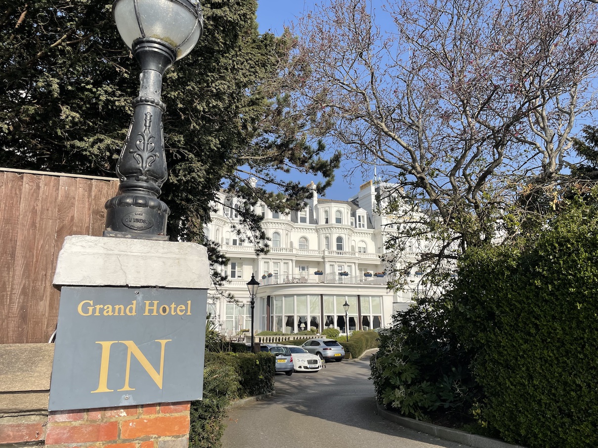 grand hotel eastbourne entrance