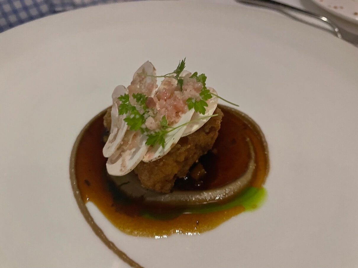 The roasted sweetbreads, with white mushroom, tarragon and bourguignon sauce at Northcote hotel