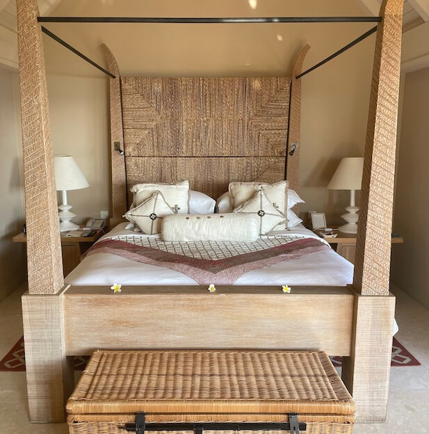 four poster bed and villa at Oberoi Mauritius 