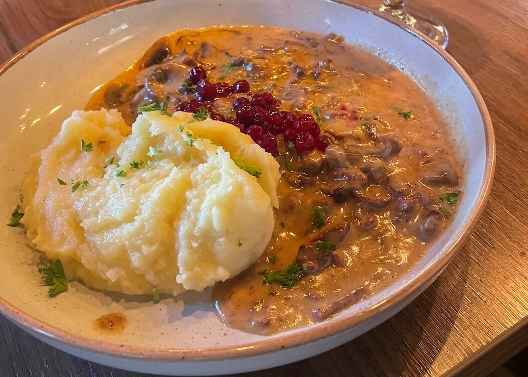  reindeer stew at Barentz pub in Svalbard