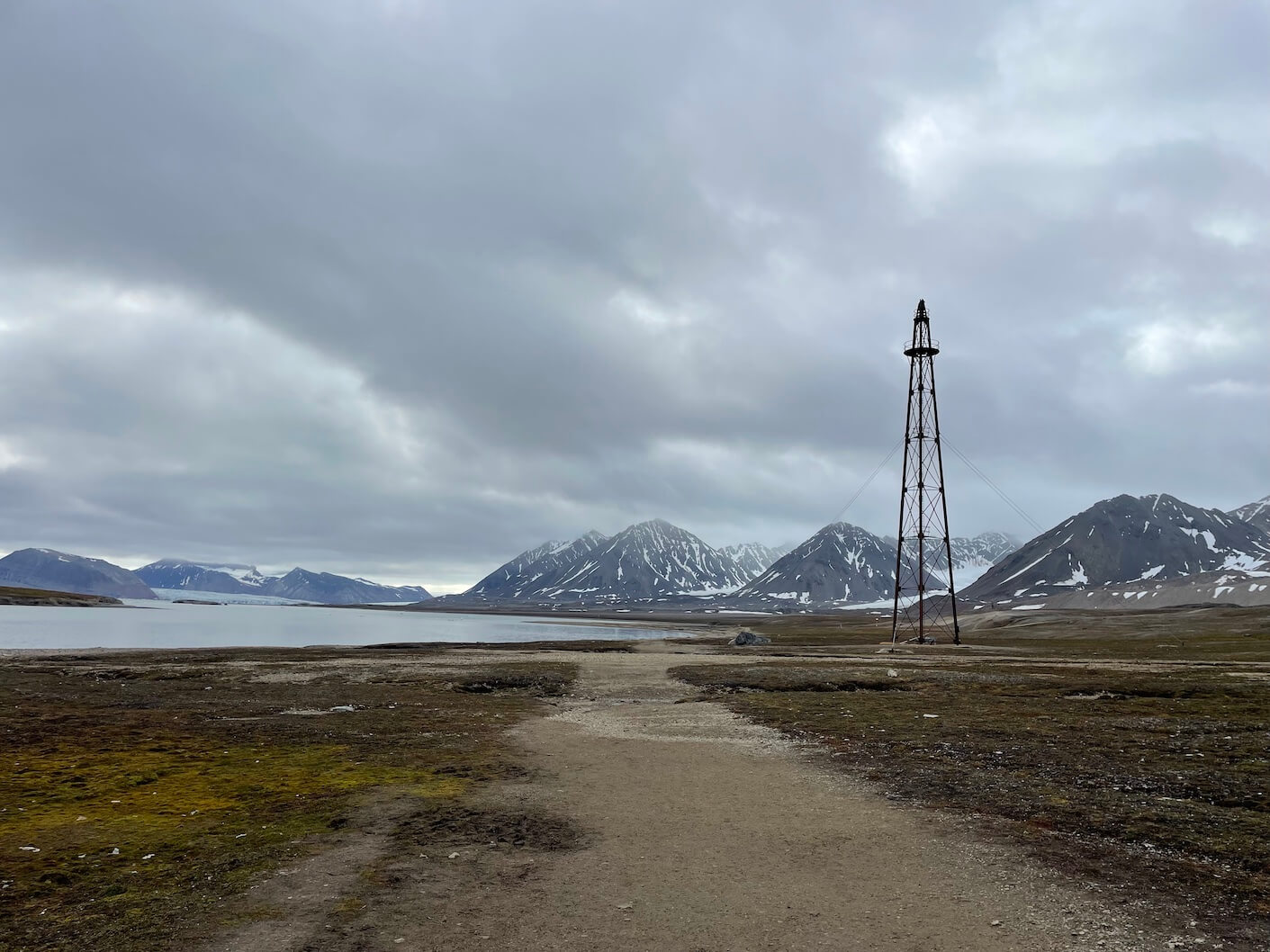 Amundsen's mast is on the edge of Ny-Alesund